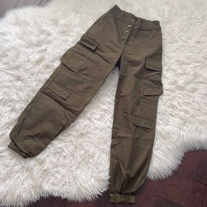 Fashion Nova Green Cargo Pants - XS